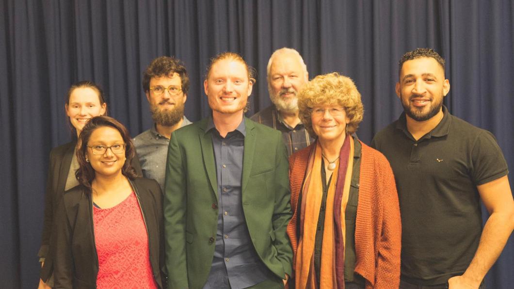 Kandidaten 1 t/m 7; Van links naar rechts: Iris Brouwer, Sadhana Boejhawan-Mangroo, Steven Vrouwenvelder, Bas de Reus, Martin Minnema, Corina Straatsma, Hicham Ismaili Alaoui Kandidaten 1 t/m 7; Van links naar rechts: Iris Brouwer, Sadhana Boejhawan-Mangroo, Steven Vrouwenvelder, Bas de Reus, Martin Minnema, Corina Straatsma, Hicham Ismaili Alaoui