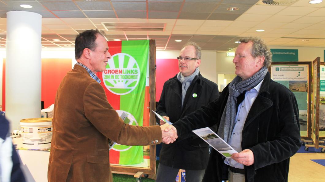 Overhandiging IJsselmeer manifest aan Bram van Ojik.jpg