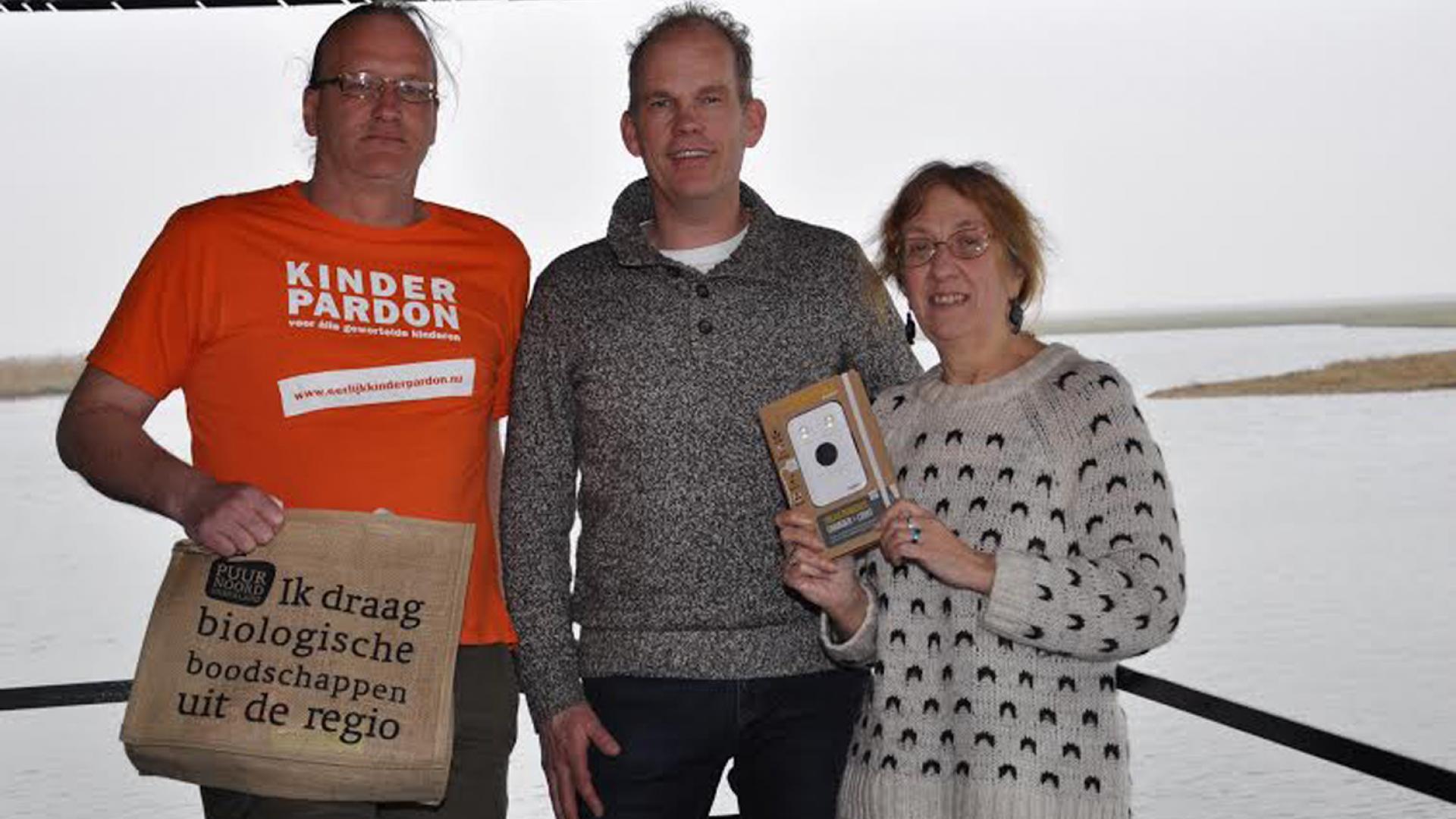 winnaars fotowedstrijd met Simon.jpg